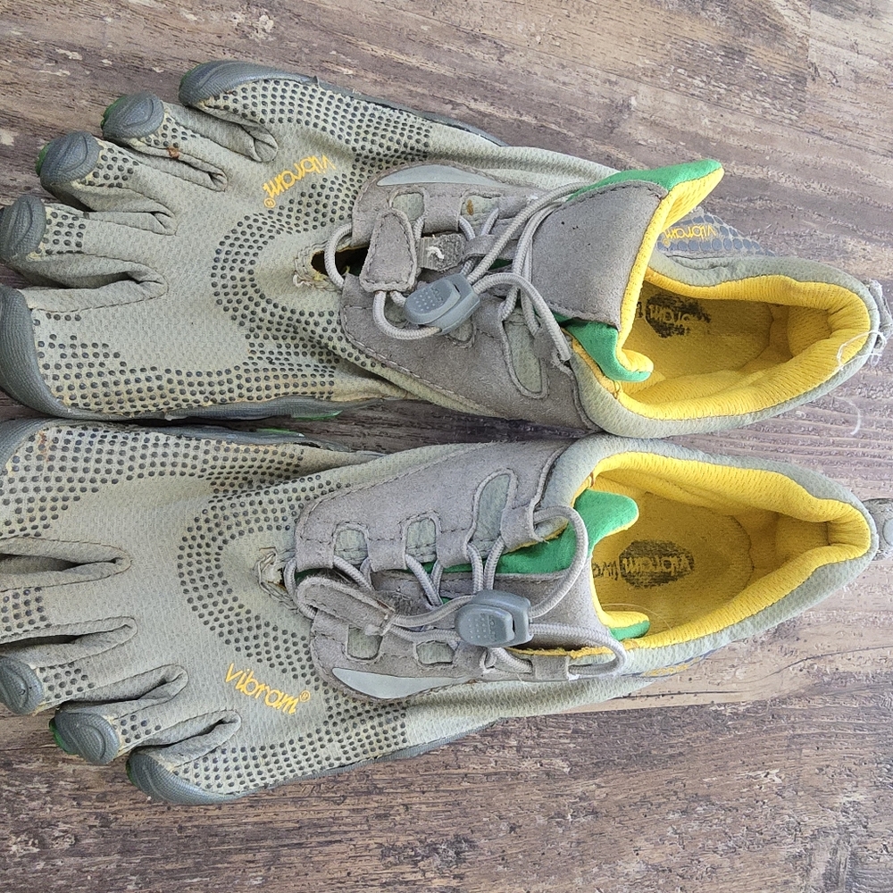 Vibram Fivefingers Minimalist Women's Size 38 US 7.5 Running Toe Shoes Gray
